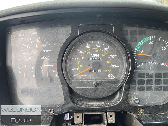 Used 2002 Nissan 2500 – Pavement Marking Vocational Truck