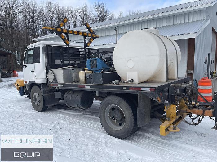 Used 2002 Nissan 2500 – Pavement Marking Vocational Truck