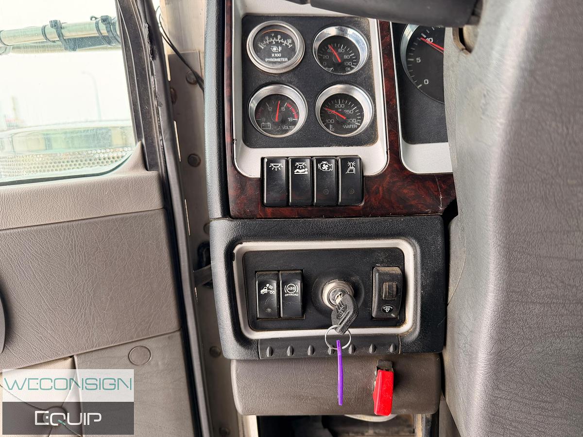 Used 2015 Kenworth T800 Tri Drive Winch Truck