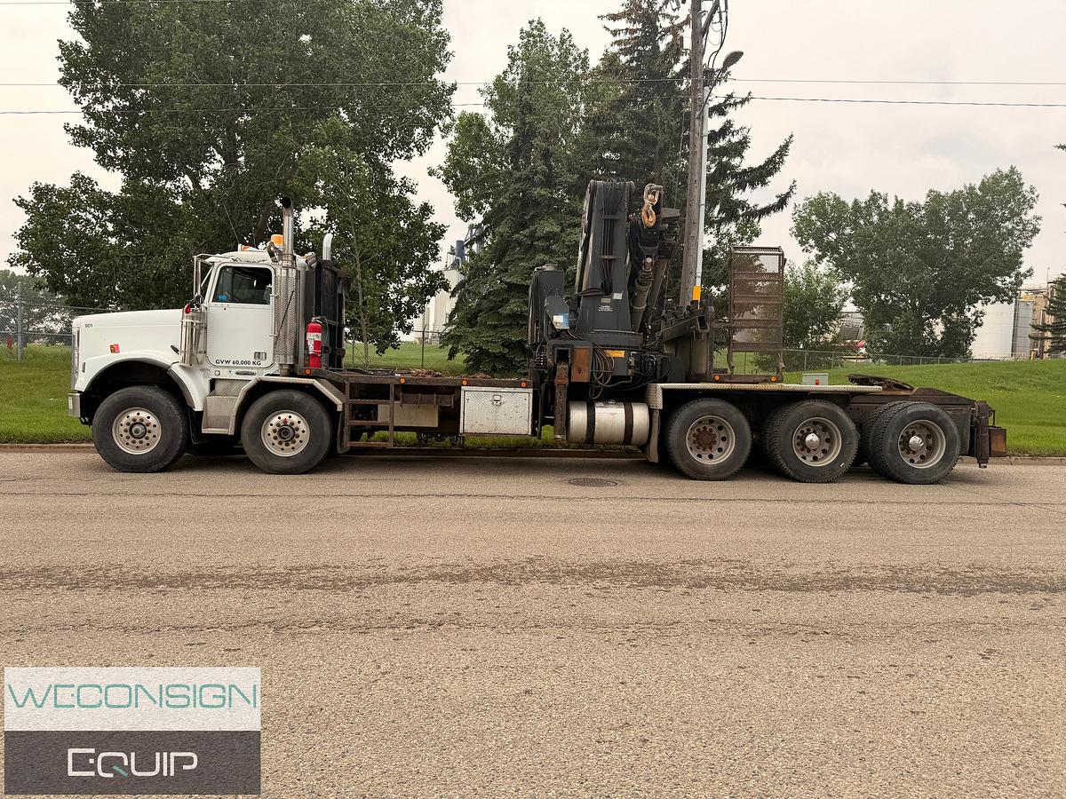 Used 2007 Freightliner FLD120SD 35 Ton Knuckle Boom Truck