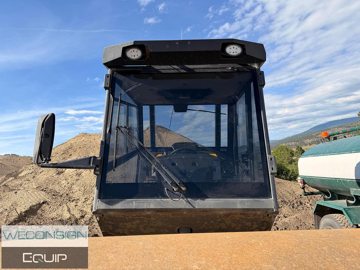 Used 2014 Sakai SV540T 84" Compactor