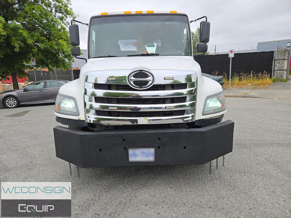 Used 2013 Hino Single Axle Rollback / Tow Truck