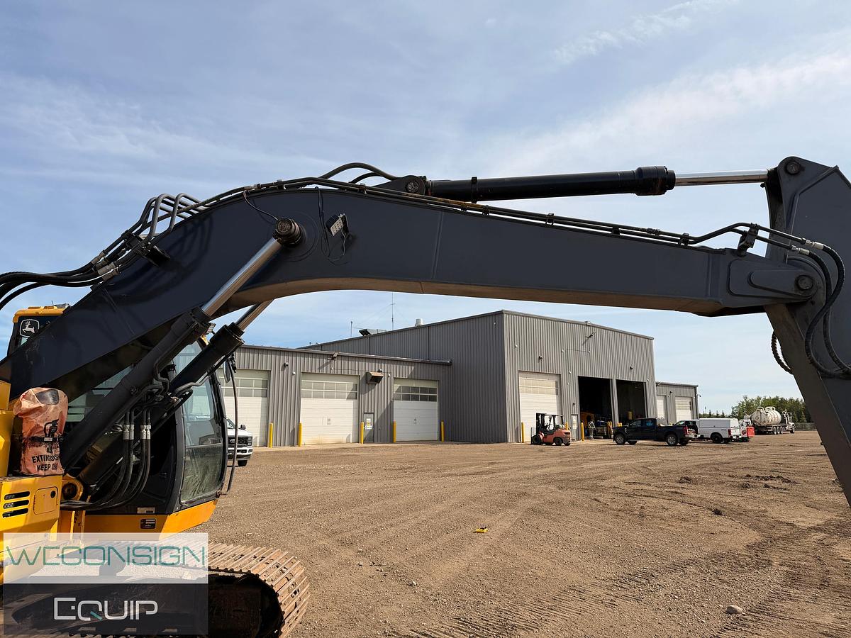 Used GTH-10 2015 John Deere 245G LC Excavator