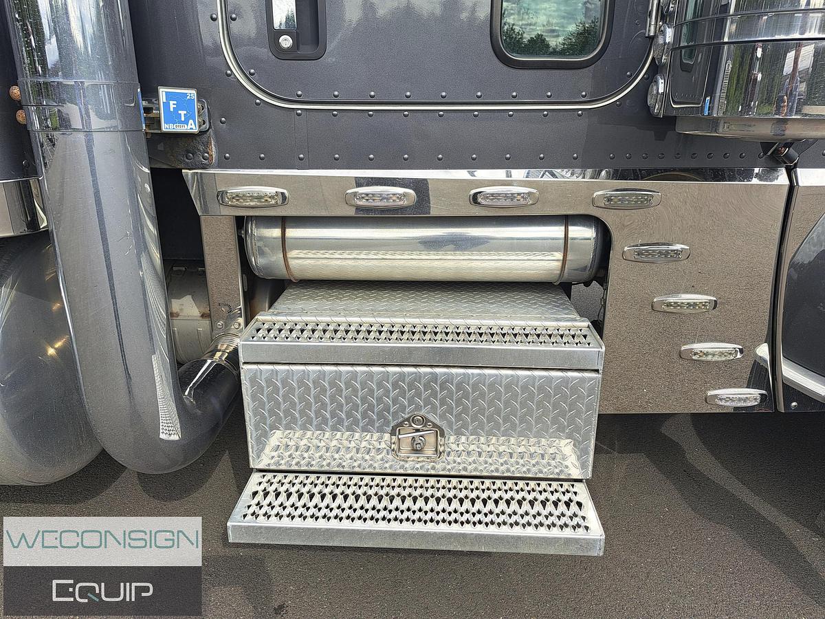 Used 2022 Peterbilt 389