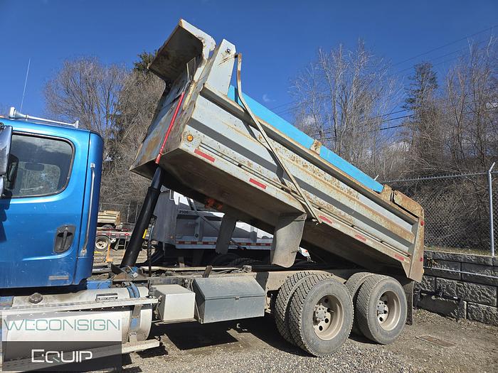 Used 2005 Freightliner M2112 TA Dump Truck