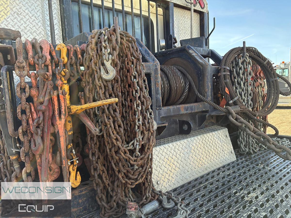 Used 2005 Kenworth T800B Sleeper Winch Truck