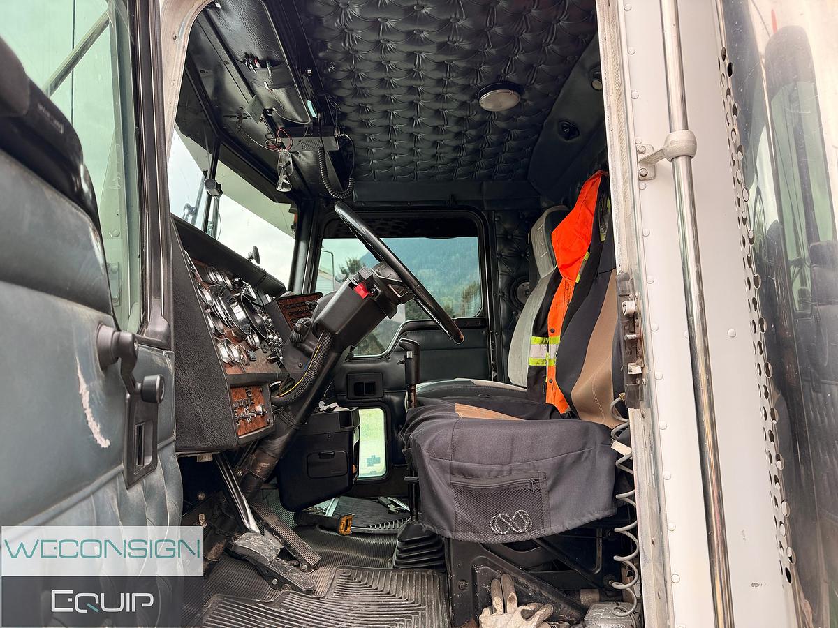 Used 2000 Kenworth T800 Stone and Spreader Truck