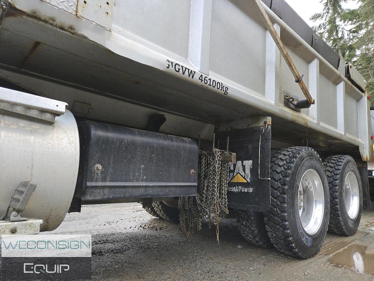 Used 2004 Kenworth T800B TA Dump Truck