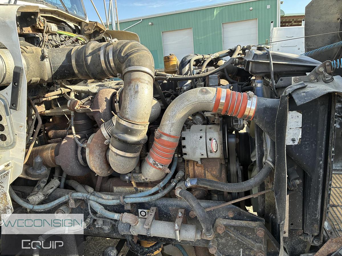 Used 2005 Kenworth T800B Sleeper Winch Truck