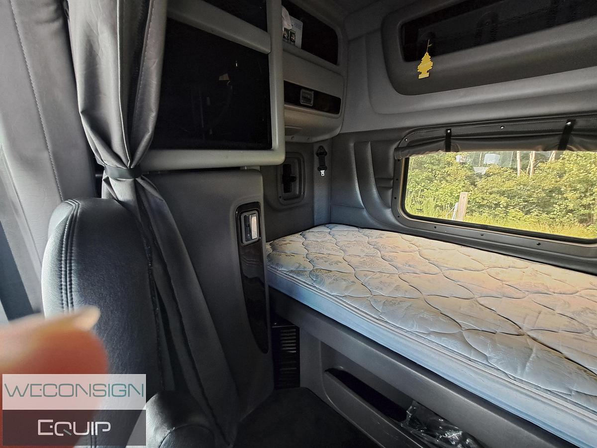 Used 2022 Peterbilt 389