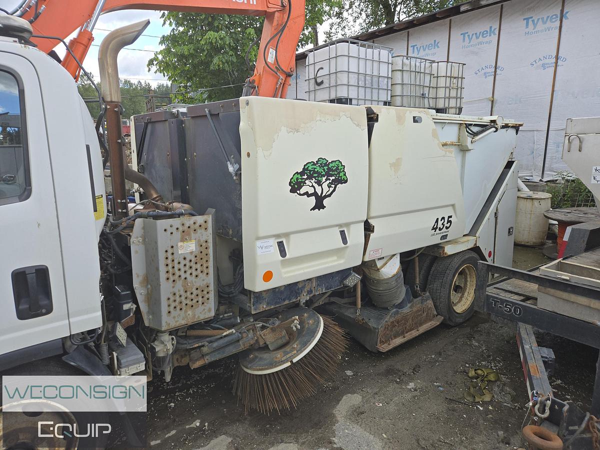 Used 2012 Isuzu NQR Single Axle Sweeper Truck