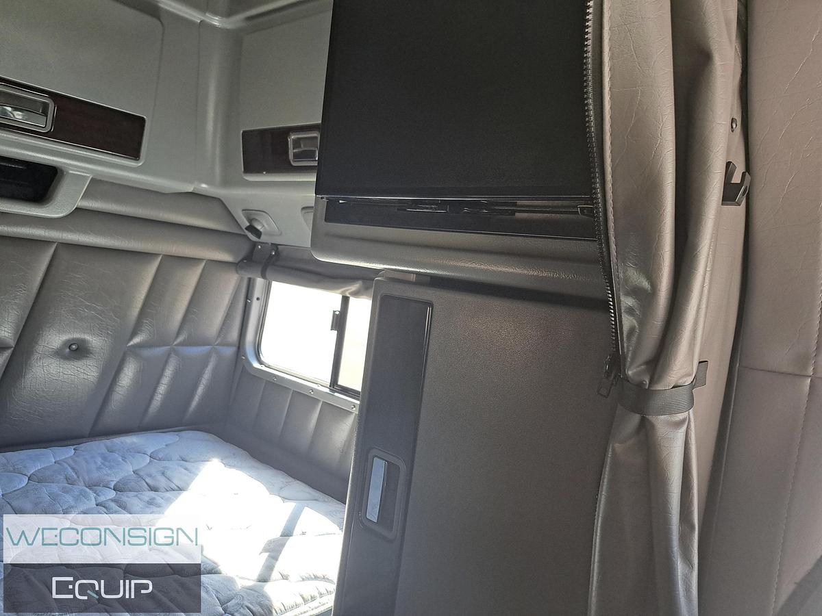 Used 2022 Peterbilt 389 Sleeper Truck Tractor