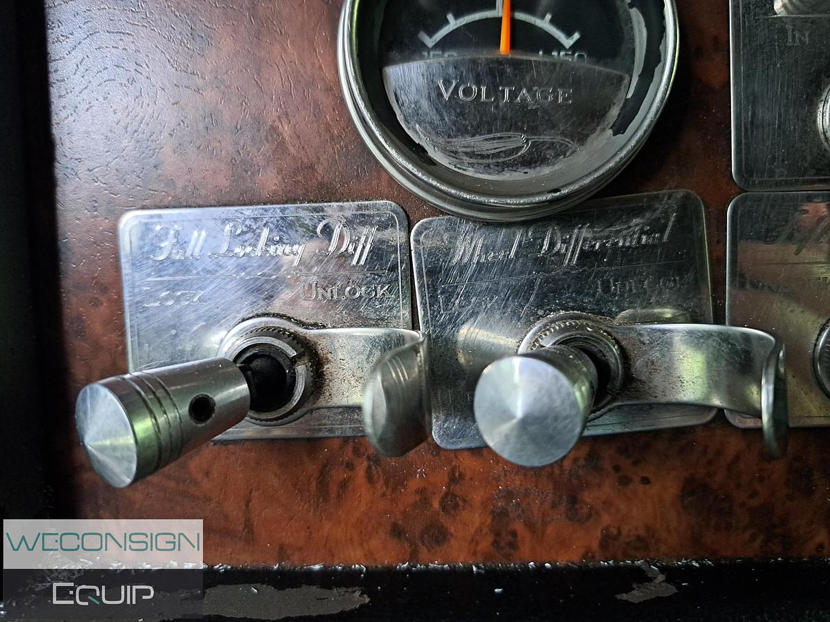 Used 2006 Kenworth W900L Sleeper Tractor