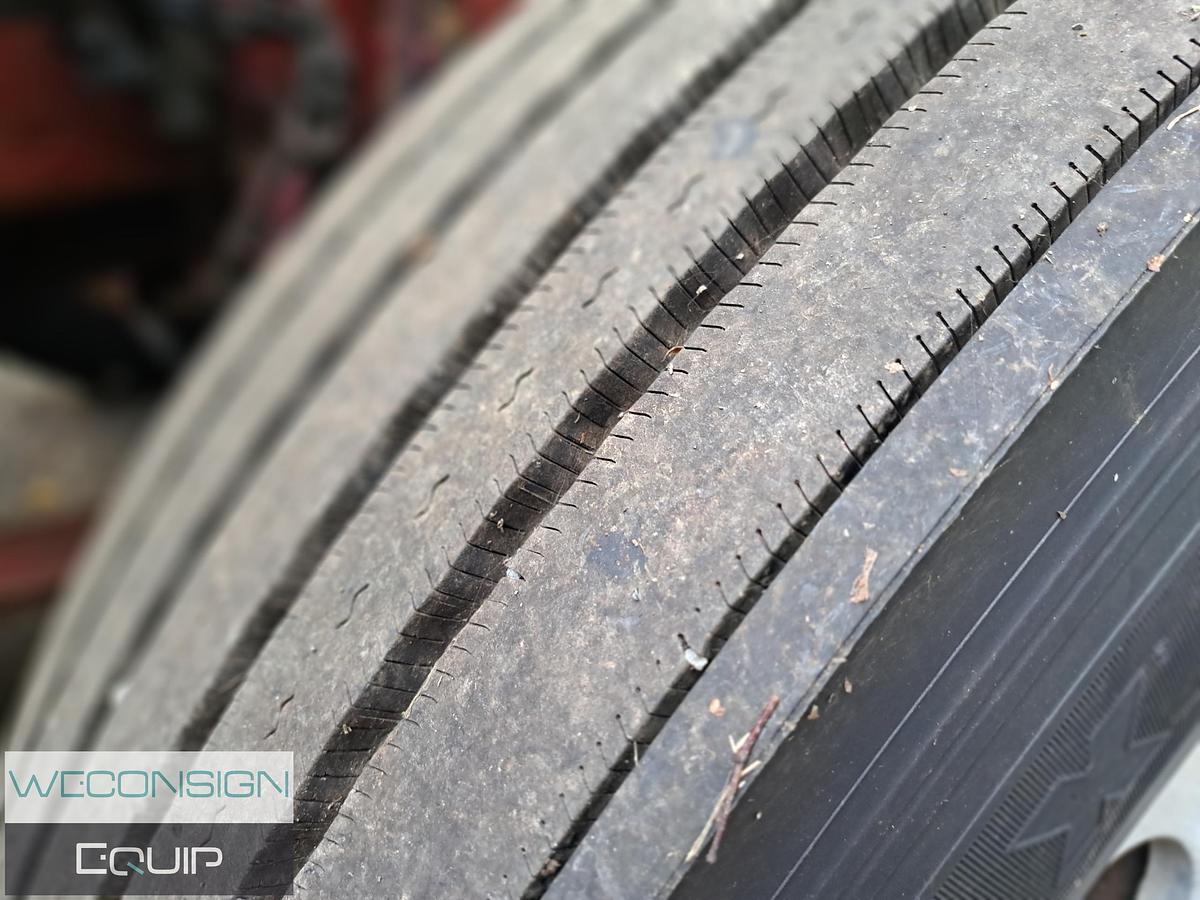 Used 2006 Kenworth W900L Sleeper Tractor