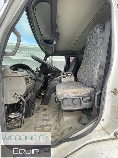 Used 2002 Nissan 2500 – Pavement Marking Vocational Truck