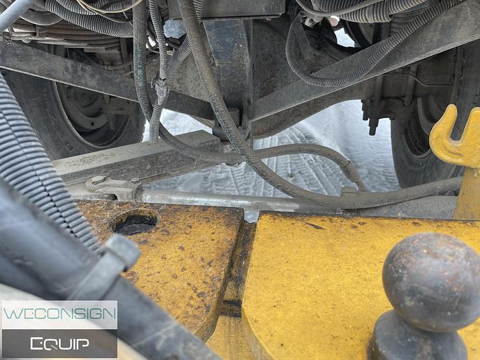 Used 2002 Nissan 2500 – Pavement Marking Vocational Truck