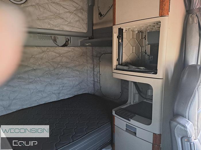 Used 2015 Freightliner Cascadia HWY Truck Tractor