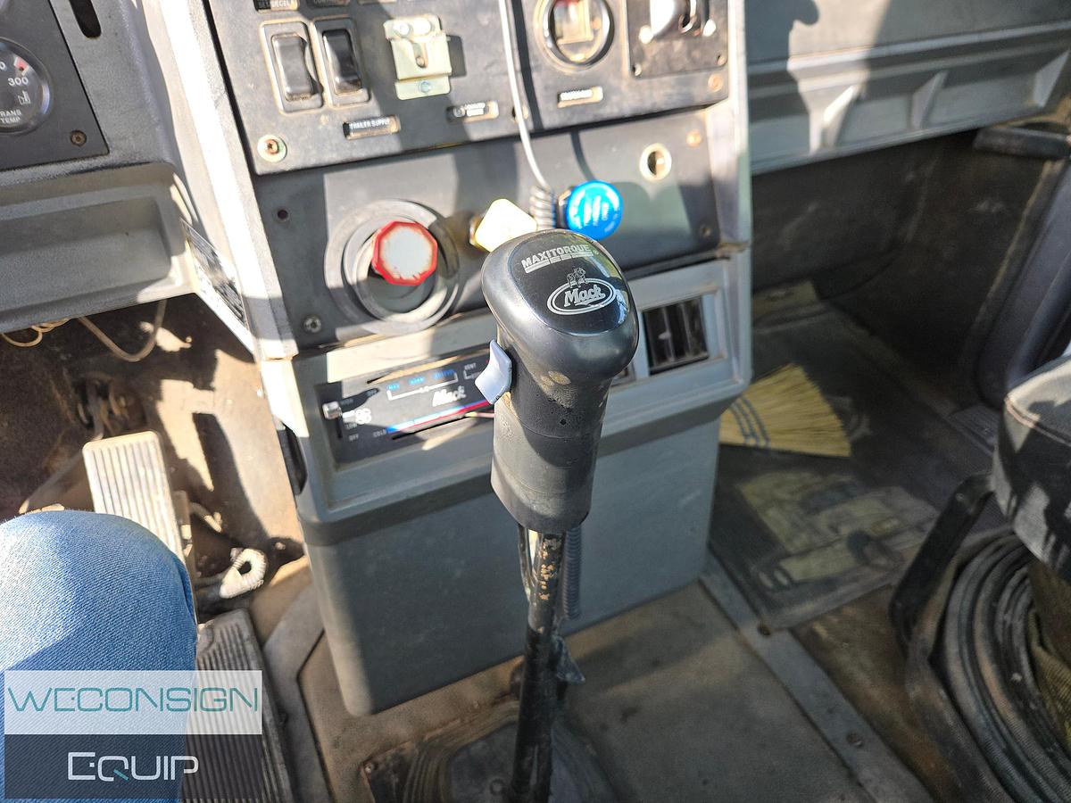 Used 1996 Mack CH613 TA Water Truck