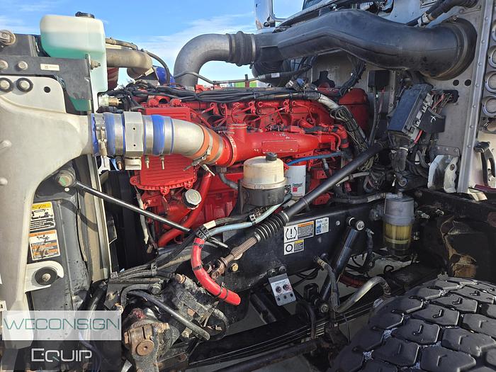 Used 2013 Peterbilt 367 Sleeper Winch Truck