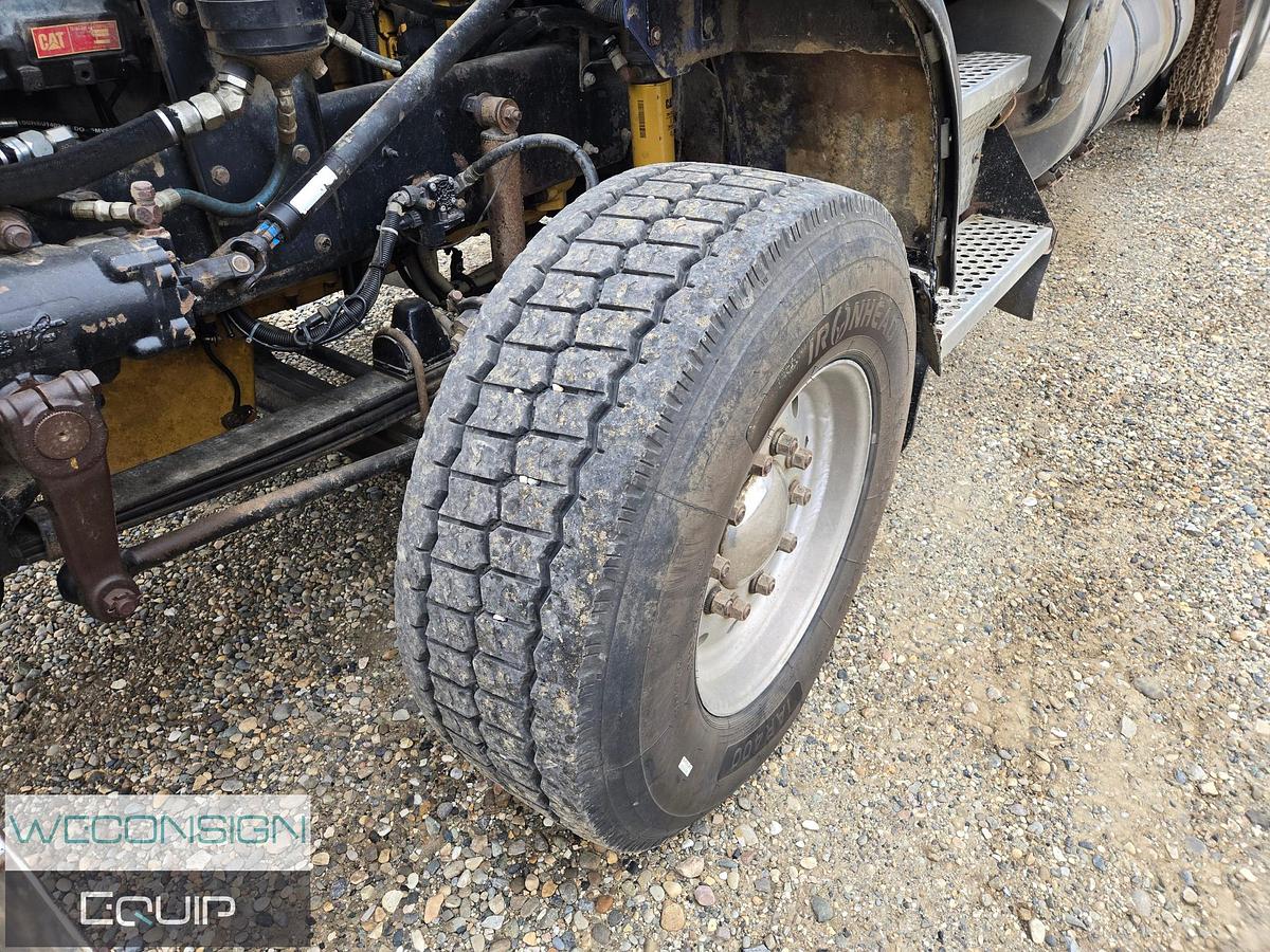 Used 2004 Kenworth T800 Winch Truck
