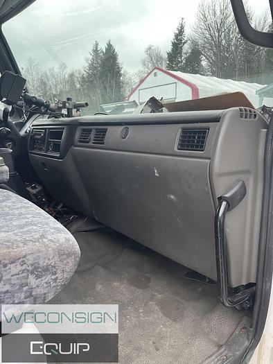 Used 2002 Nissan 2500 – Pavement Marking Vocational Truck