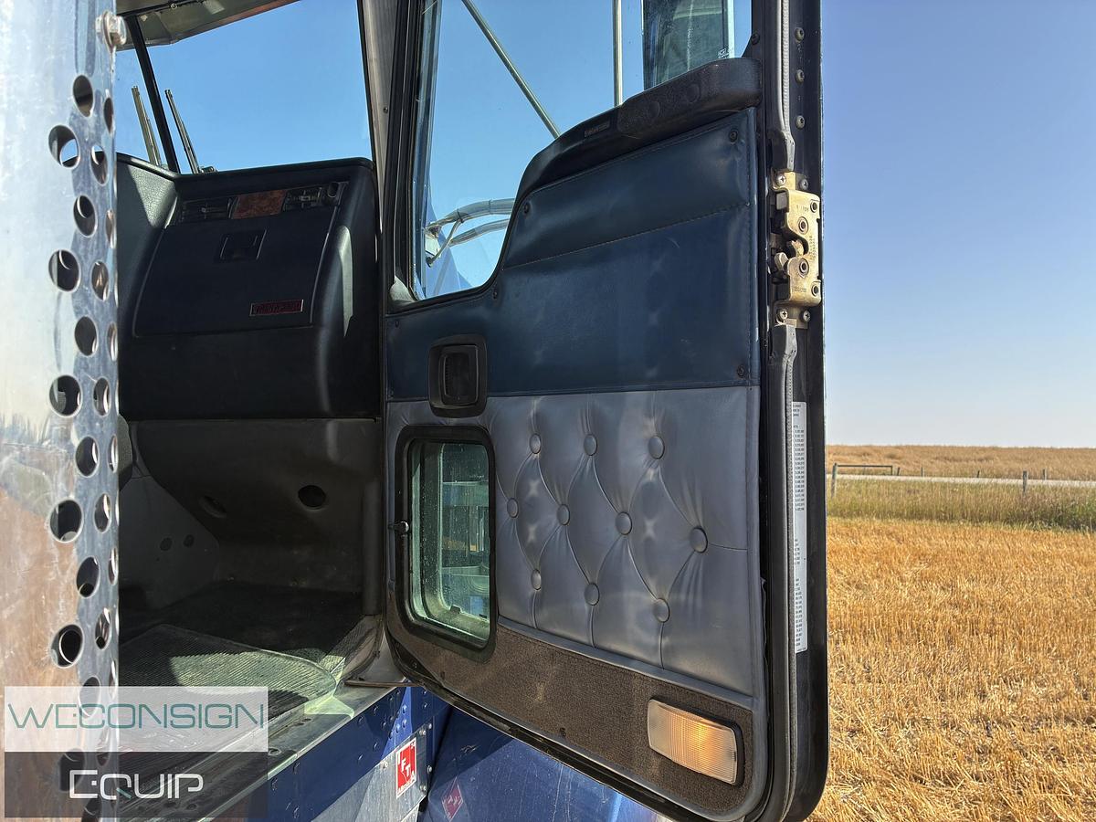 Used 2005 Kenworth T800 Sleeper Tractor