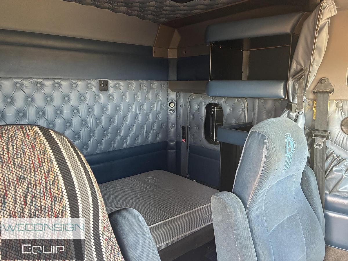 Used 2005 Kenworth T800 Sleeper Tractor