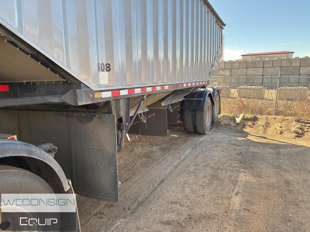 Used 2022 Doepker GRAVEL TRAILER SUPER B