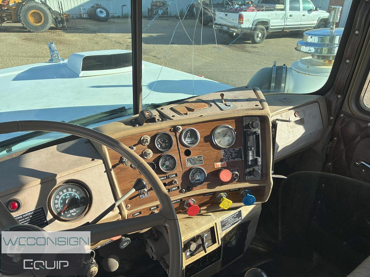 Used 1986 Mack Single Bed Truck