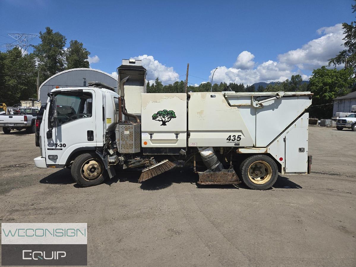 Used 2012 Isuzu NQR Single Axle Sweeper Truck