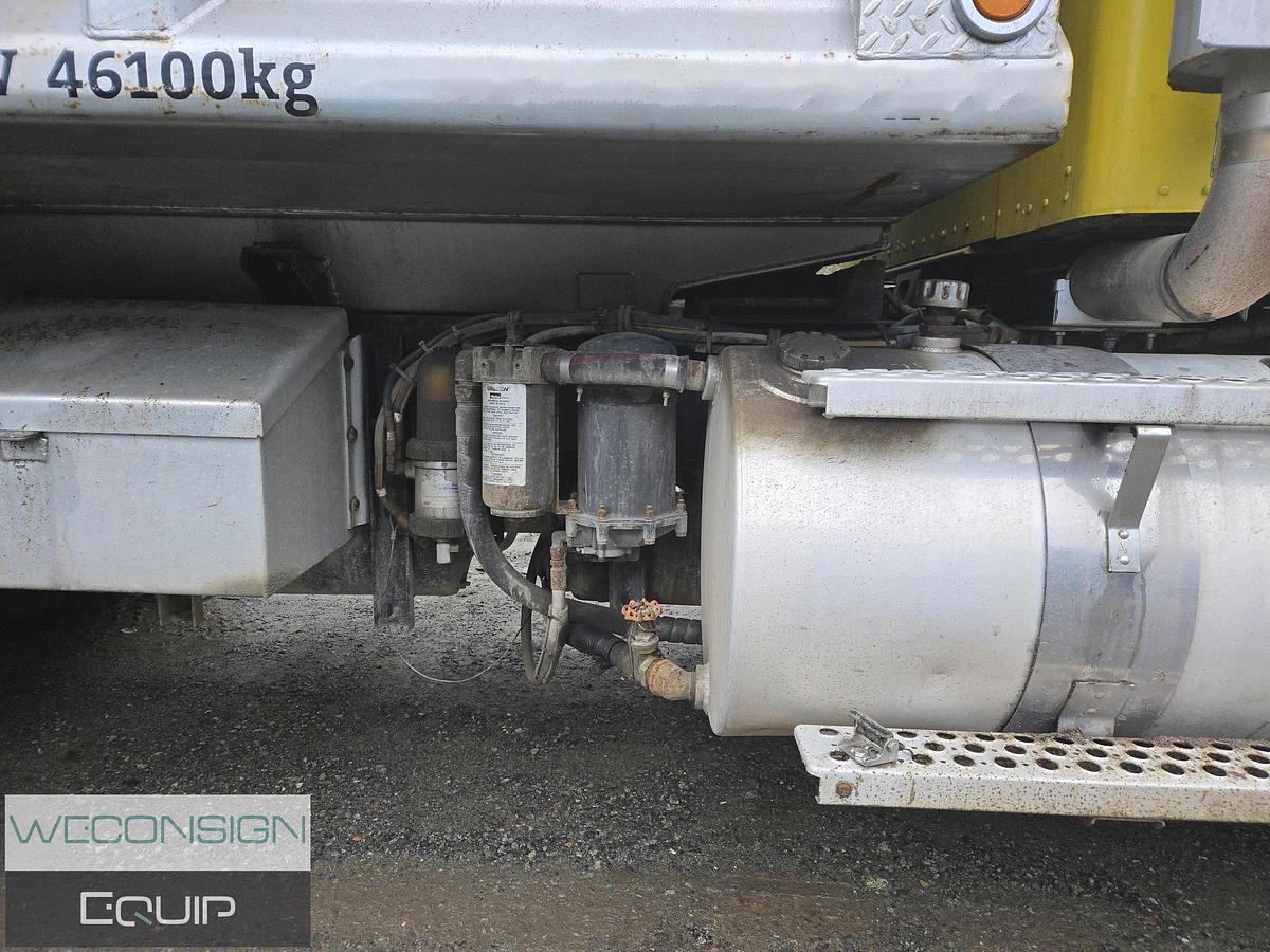 Used 2004 Kenworth T800B TA Dump Truck