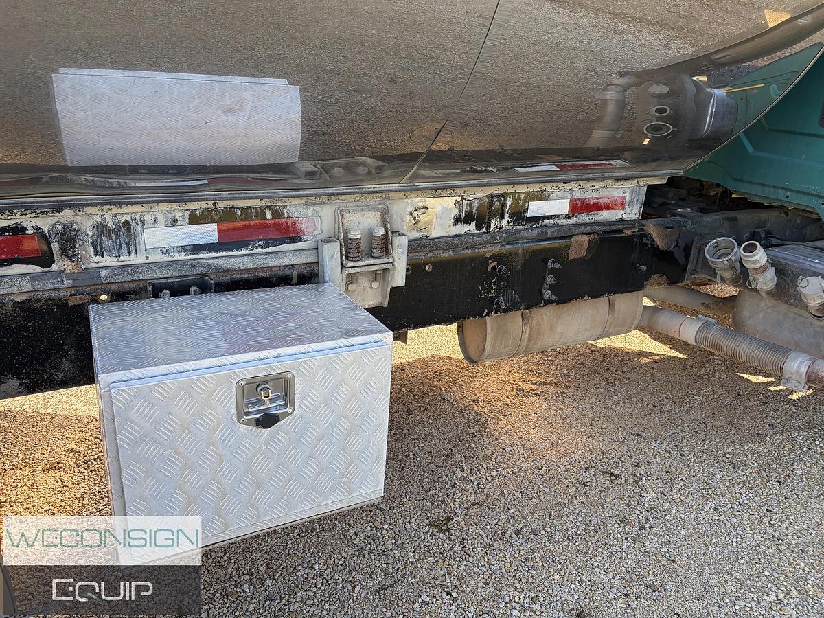 Used 2002 International 7400 SBA 6X4 Potable Water Truck