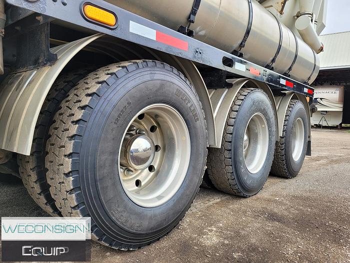 Used 2016 Kenworth T880 Hydro Excavator