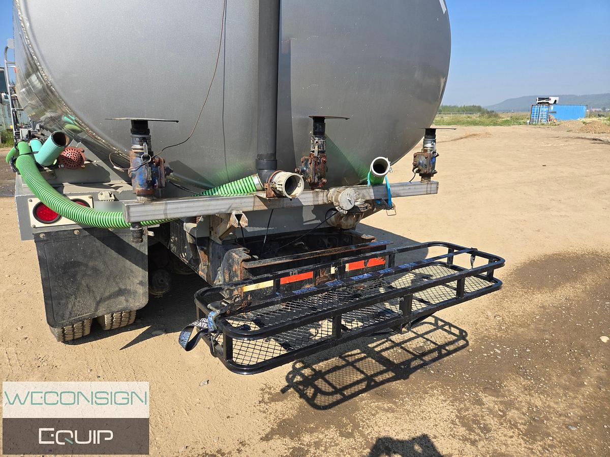 Used 1997 International 4,000 Gallon Water Truck