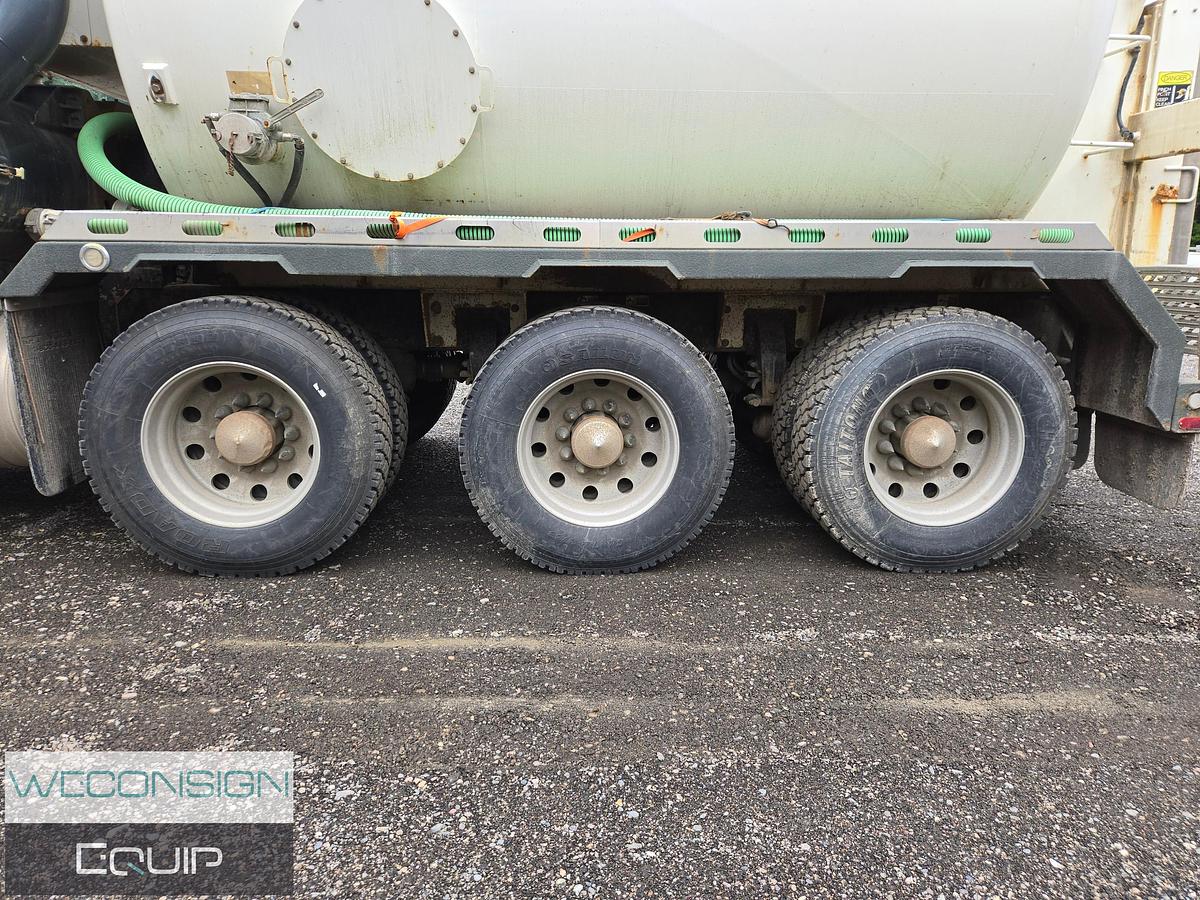 Used 2015 Peterbilt Tri-Axle Hydrovac