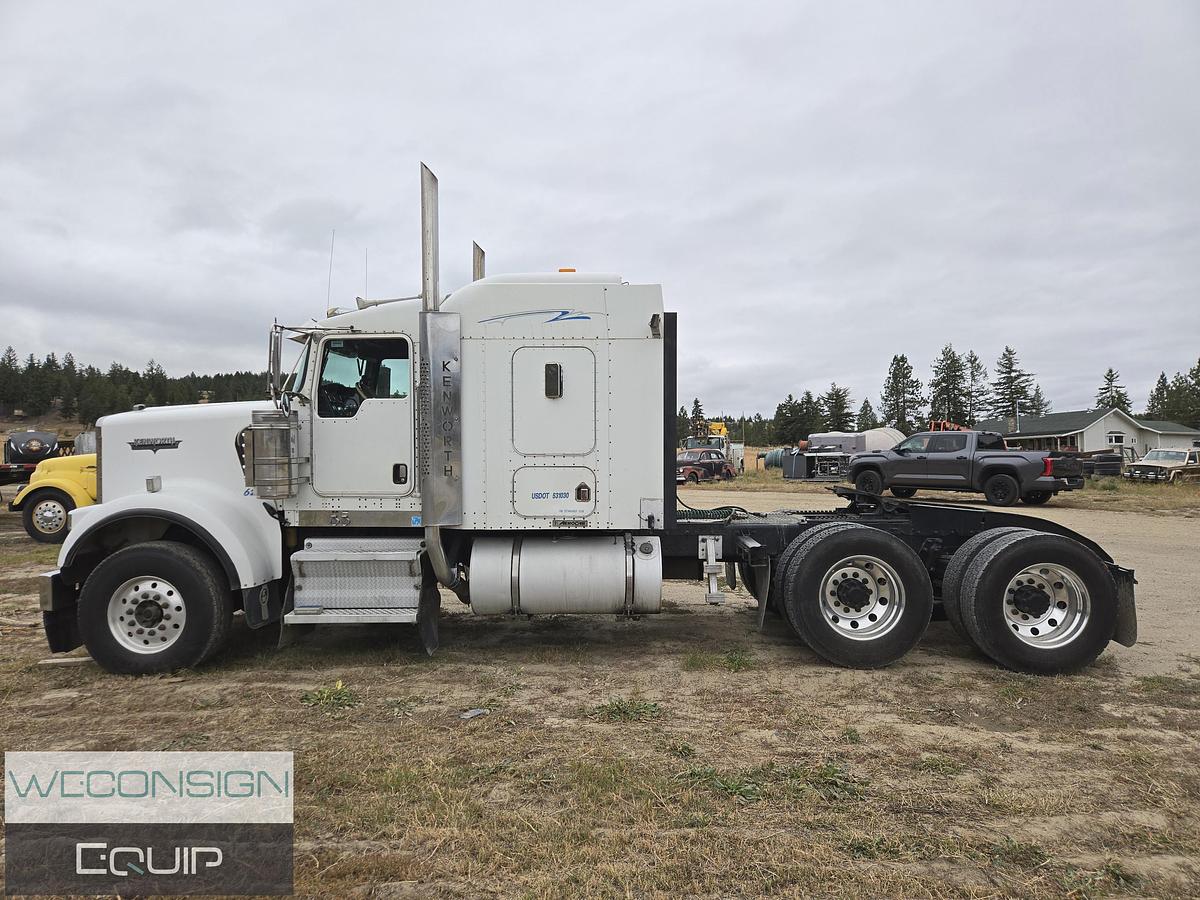 Used 2006 Kenworth W900B Sleeper Truck Tractor