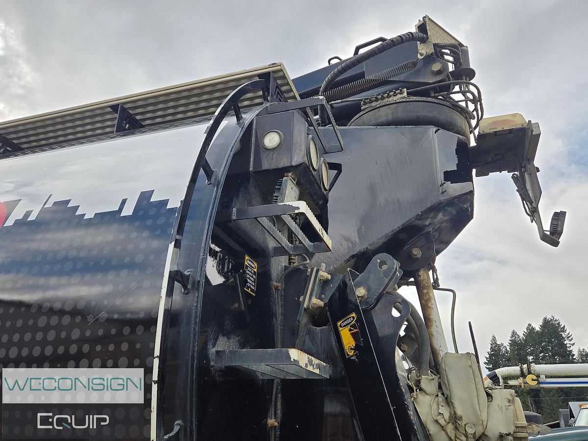 Used 2020 Peterbilt 567 Tri Drive Hydro Excavator