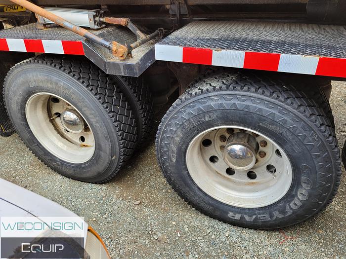 Used 2019 Peterbilt 367 Tandem Roll Off Truck