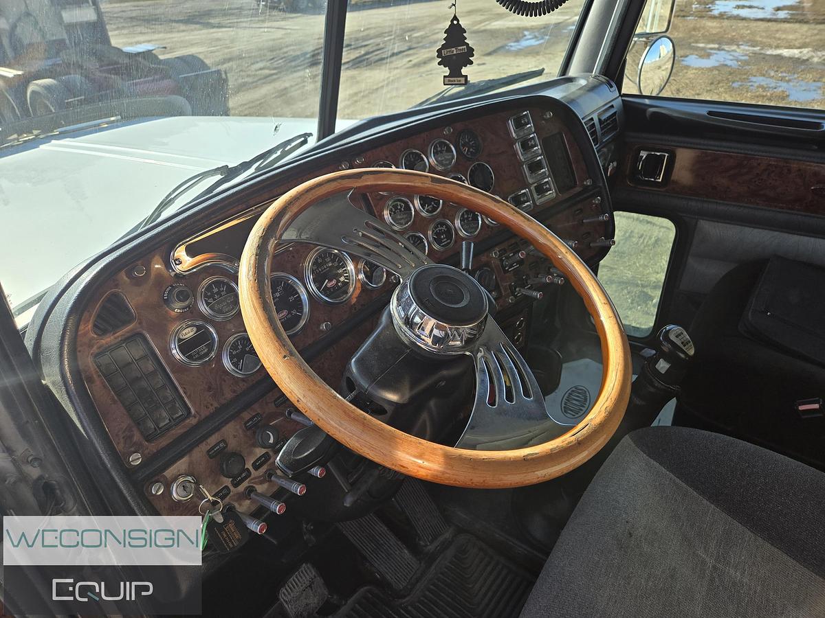 Used 2005 Peterbilt Sleeper Wet Kit Truck