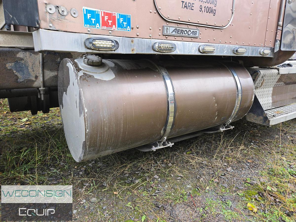 Used 2009 Kenworth W900L TA Sleeper Truck Tractor