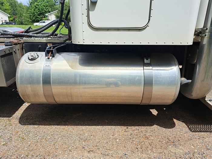 Used 2022 Peterbilt 389 With SUPER 40s HWY Truck Tractor