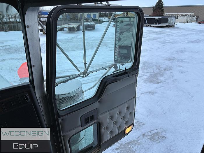 Used 2004 Kenworth C500B Bed Truck