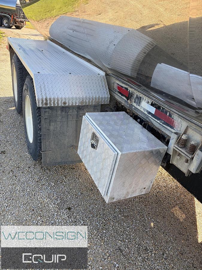 Used 2002 International 7400 SBA 6X4 Potable Water Truck