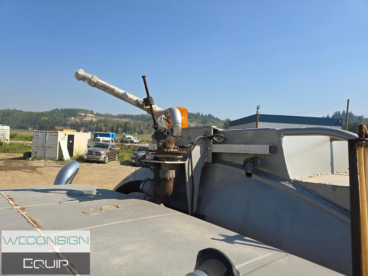 Used 1997 International 4,000 Gallon Water Truck