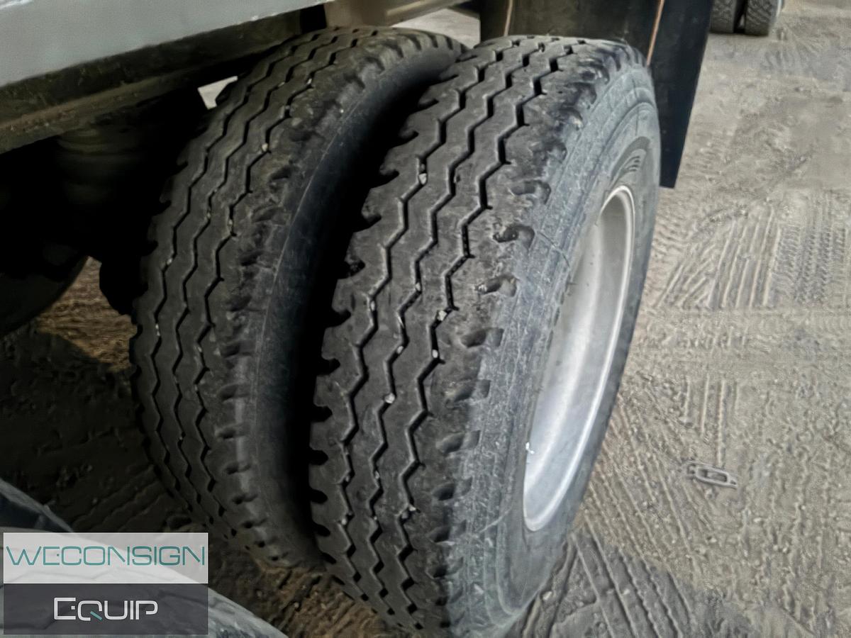 Used 2005 Kenworth T800B Dump Truck