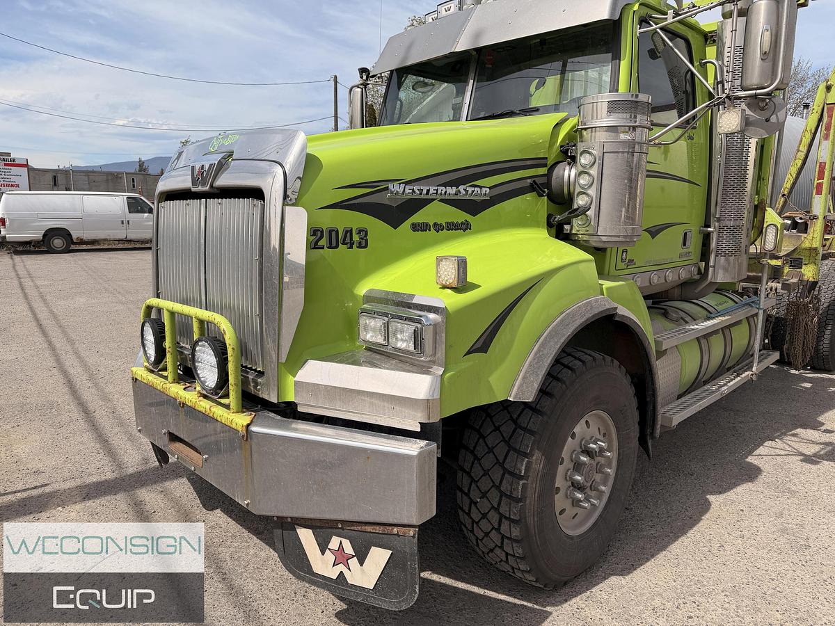 Used 2019 Western Star 4900SA Tri Drive Logging Truck