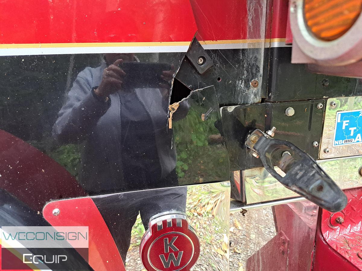 Used 2006 Kenworth W900L Sleeper Tractor