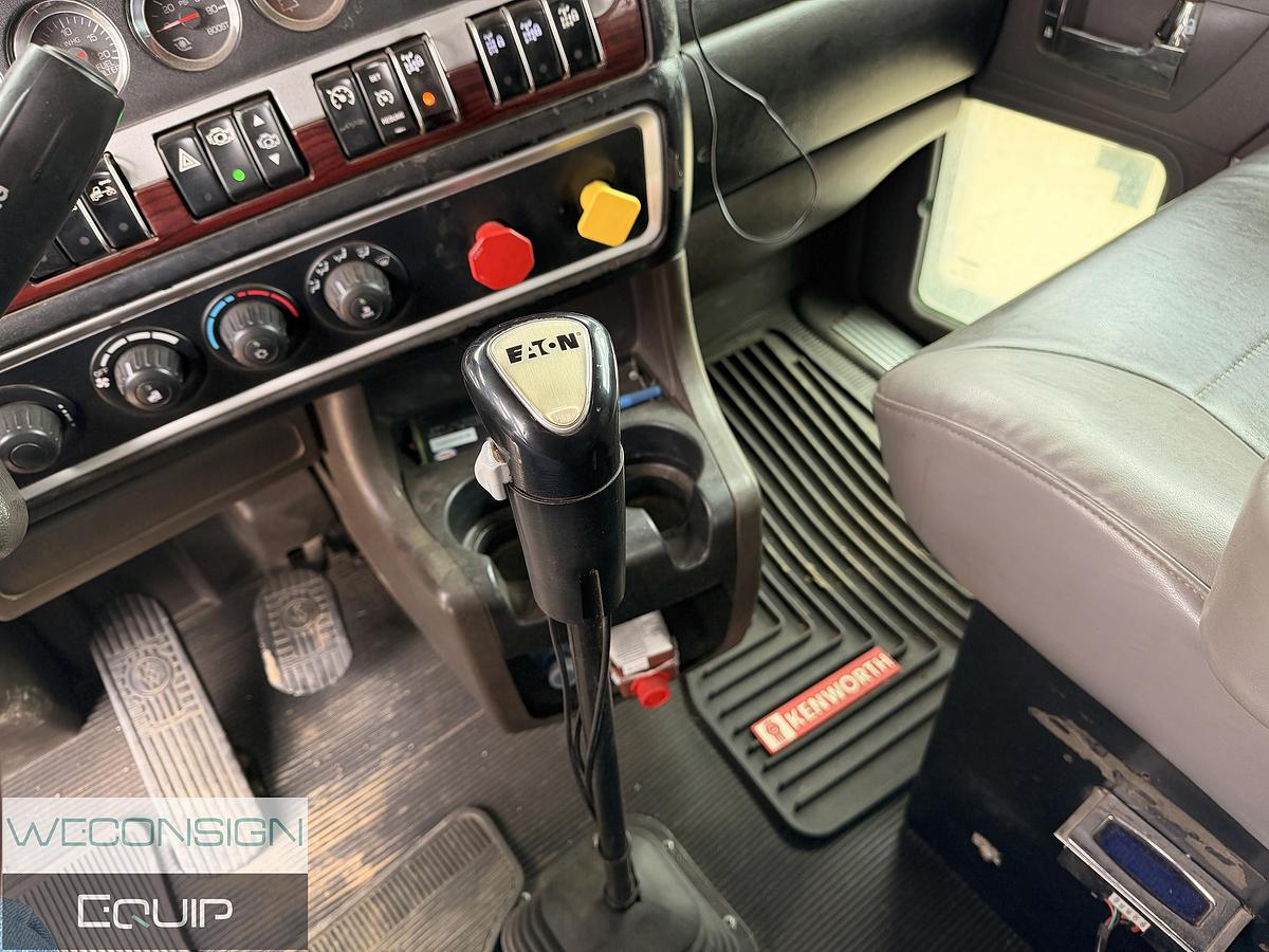 Used 2009 Kenworth T800 Winch Truck