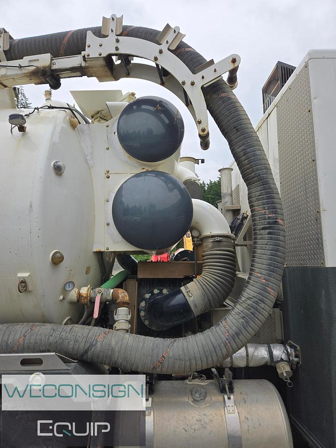 Used 2015 Peterbilt Tri-Axle Hydrovac