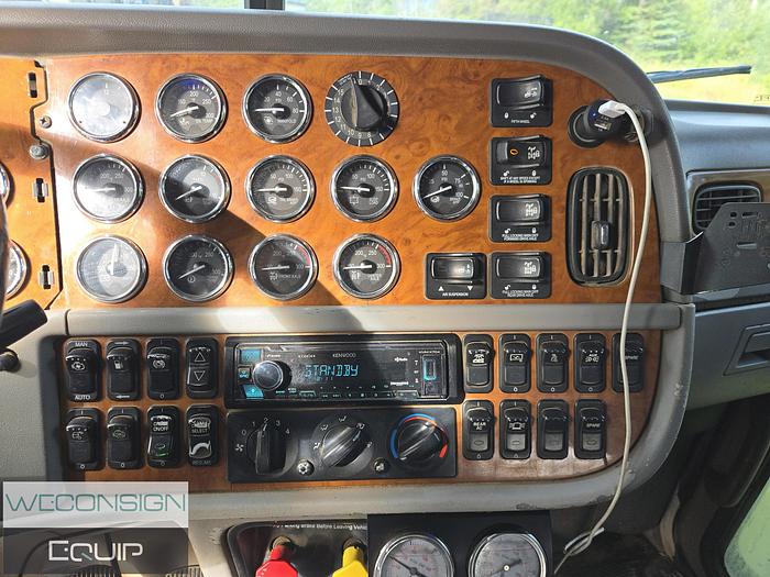 Used 2007 Peterbilt 378 Tri Drive Winch Truck
